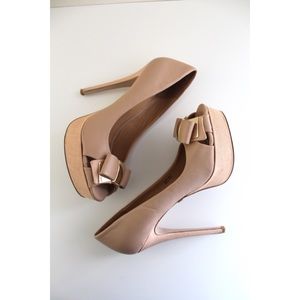 •BADGLEY MISCHKA NUDE PLATFORM PEEP TOE PUMP HEEL•